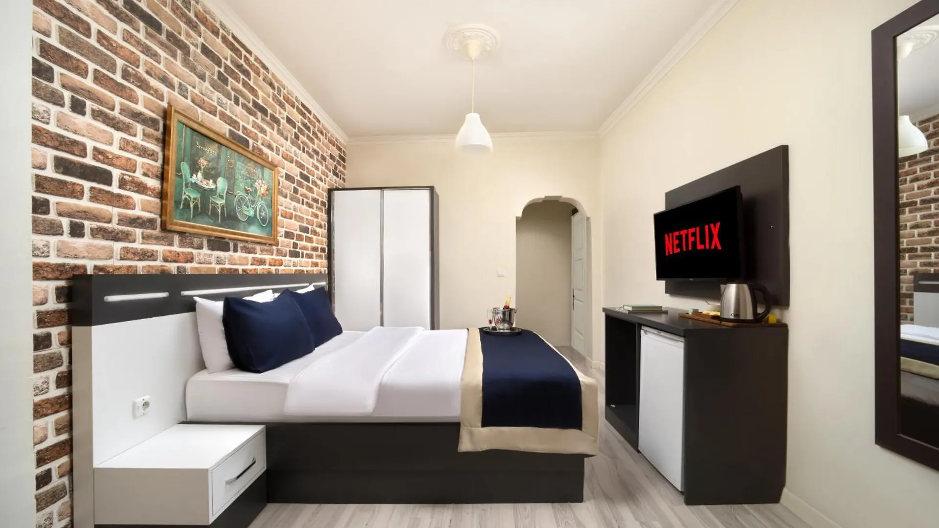 Istanbul Hotel & Suites